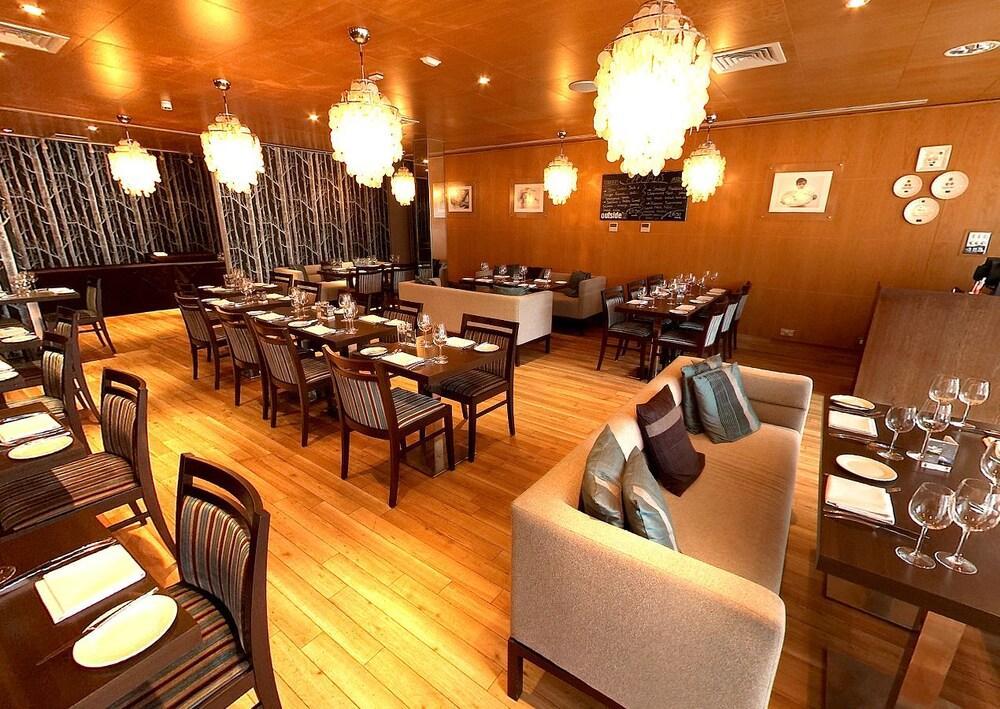 Beales Hotel Гатфілд Екстер'єр фото